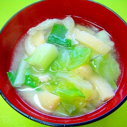 チンゲン菜とキャベツ油揚げの味噌汁